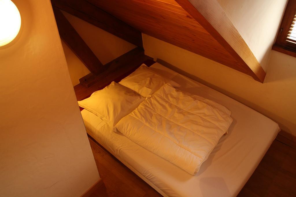 Hotel Les Z'Hirondelles Annecy Zimmer foto